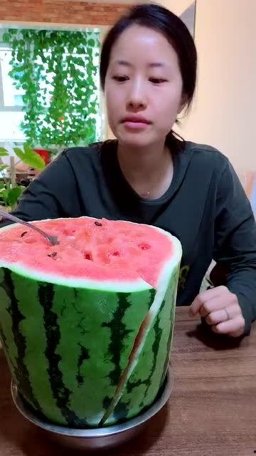 日本媳妇吃瓜,揭秘日本家庭生活点滴