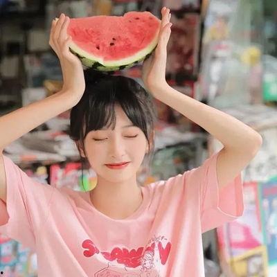 吃瓜女友图片高清,吃瓜女友的甜蜜瞬间