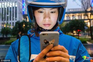 带你吃瓜外卖美女骑手,揭秘美女骑手的甜蜜配送日常