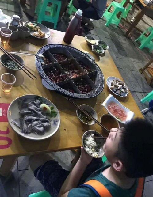 吃瓜少年张小宴,吃瓜少年的美食之旅