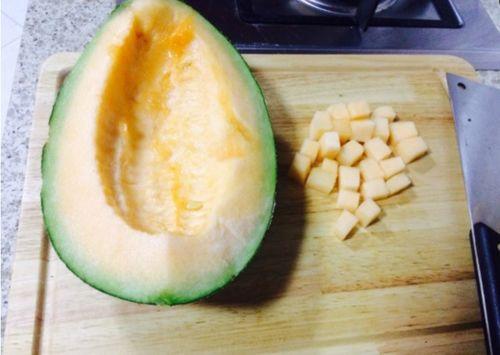 大姨吃哈密瓜吧,大姨的哈密瓜美食之旅