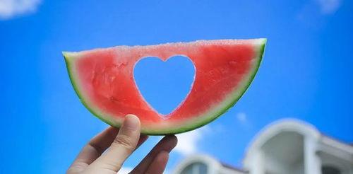 吃瓜的形象词,揭秘吃瓜群众的趣味人生