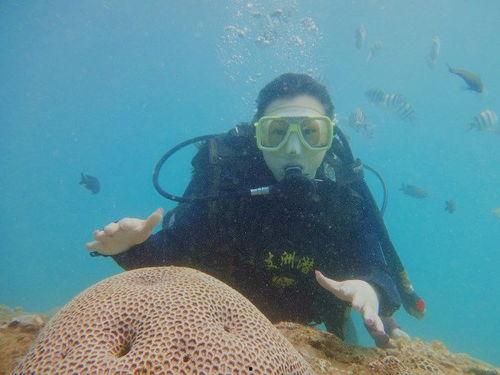 潜水前吃瓜,水下探险新体验